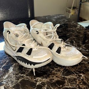 Women’s size 6 Nike Kyrie 7 “Rings” basketball shoes